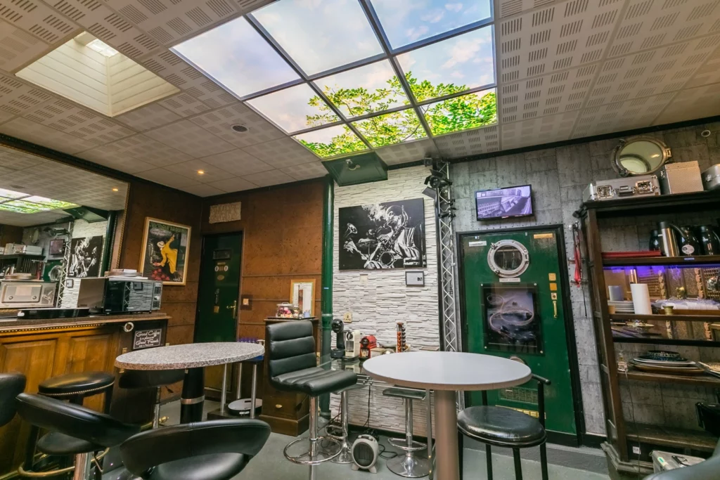 Comment améliorer un espace clos? Fenêtres lumineuses ou plafonds lumineux? 6 Plafond LED décoratif imprimé pour illuminer une pièce aveugle sans fenêtre
